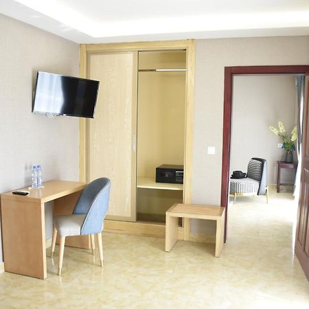 Hotel Royal Palace Douala Exterior photo