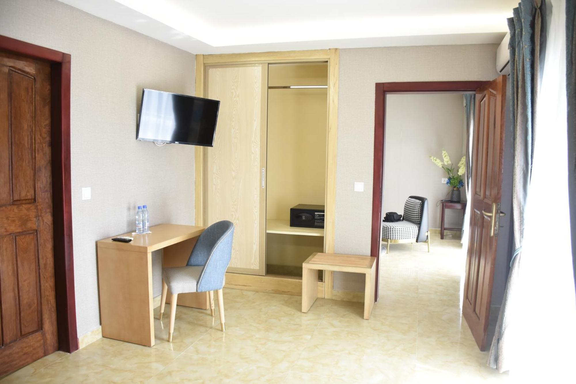 Hotel Royal Palace Douala Exterior photo