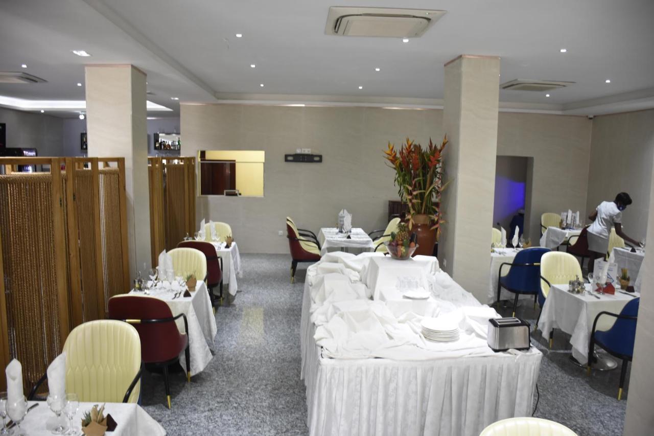 Hotel Royal Palace Douala Exterior photo