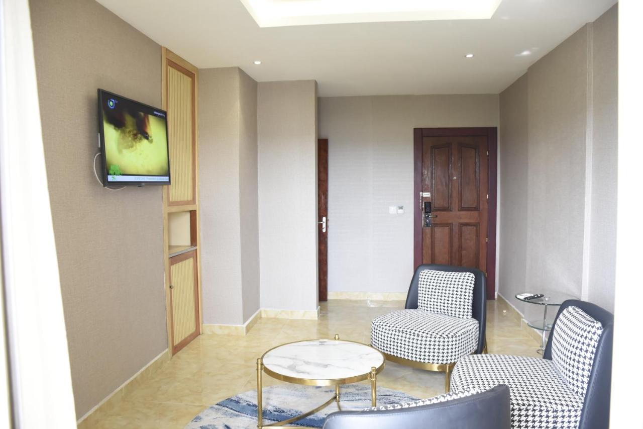 Hotel Royal Palace Douala Exterior photo