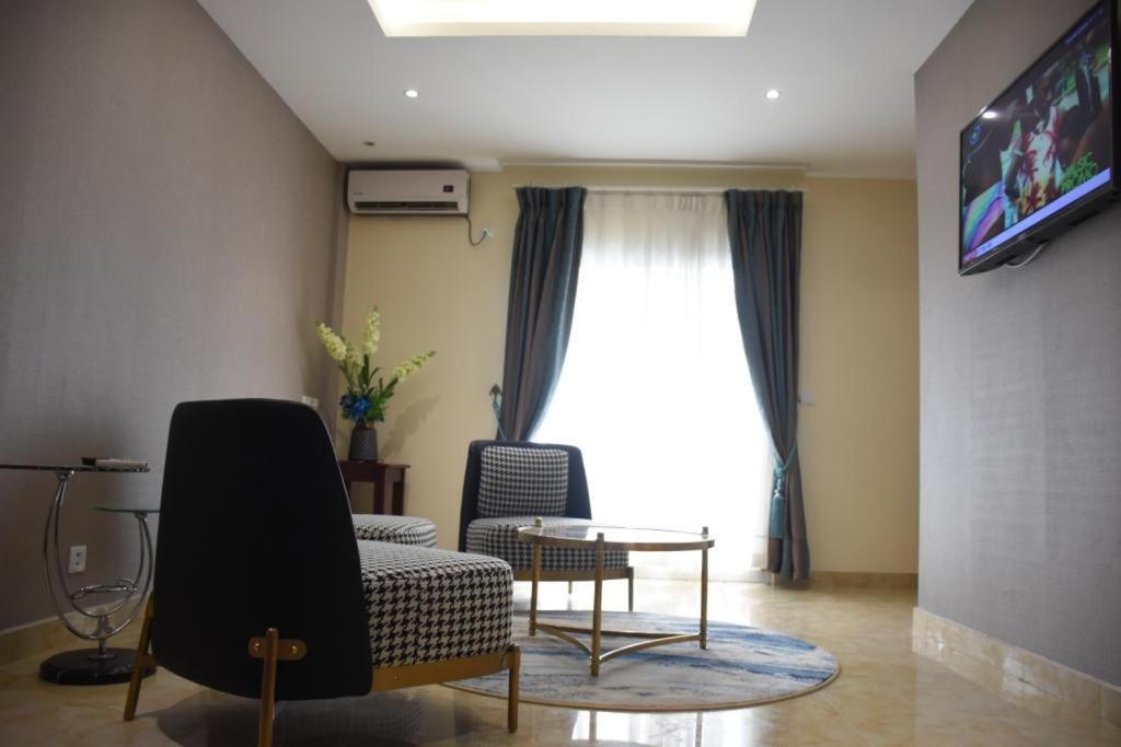Hotel Royal Palace Douala Exterior photo