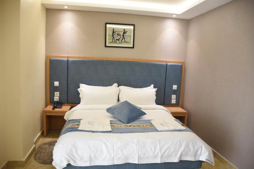 Hotel Royal Palace Douala Exterior photo