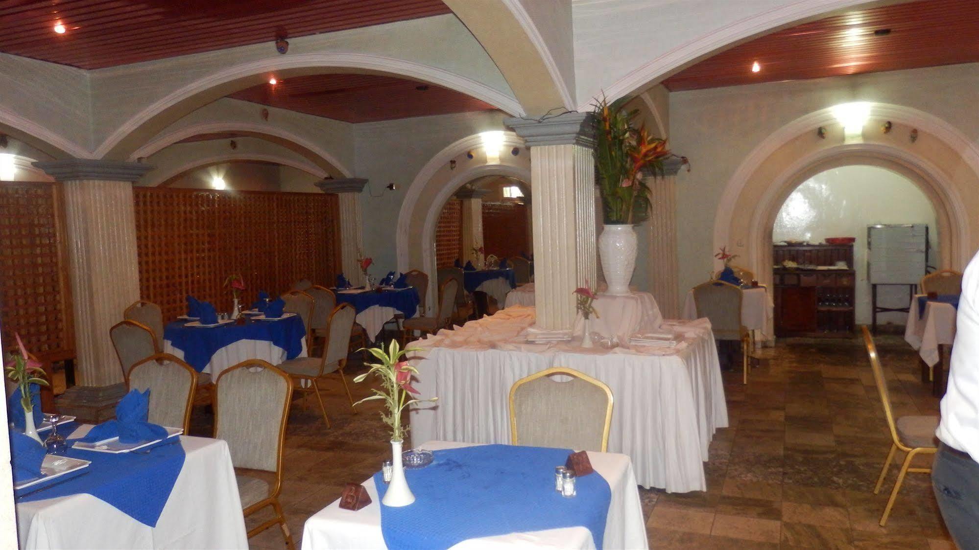 Hotel Royal Palace Douala Exterior photo