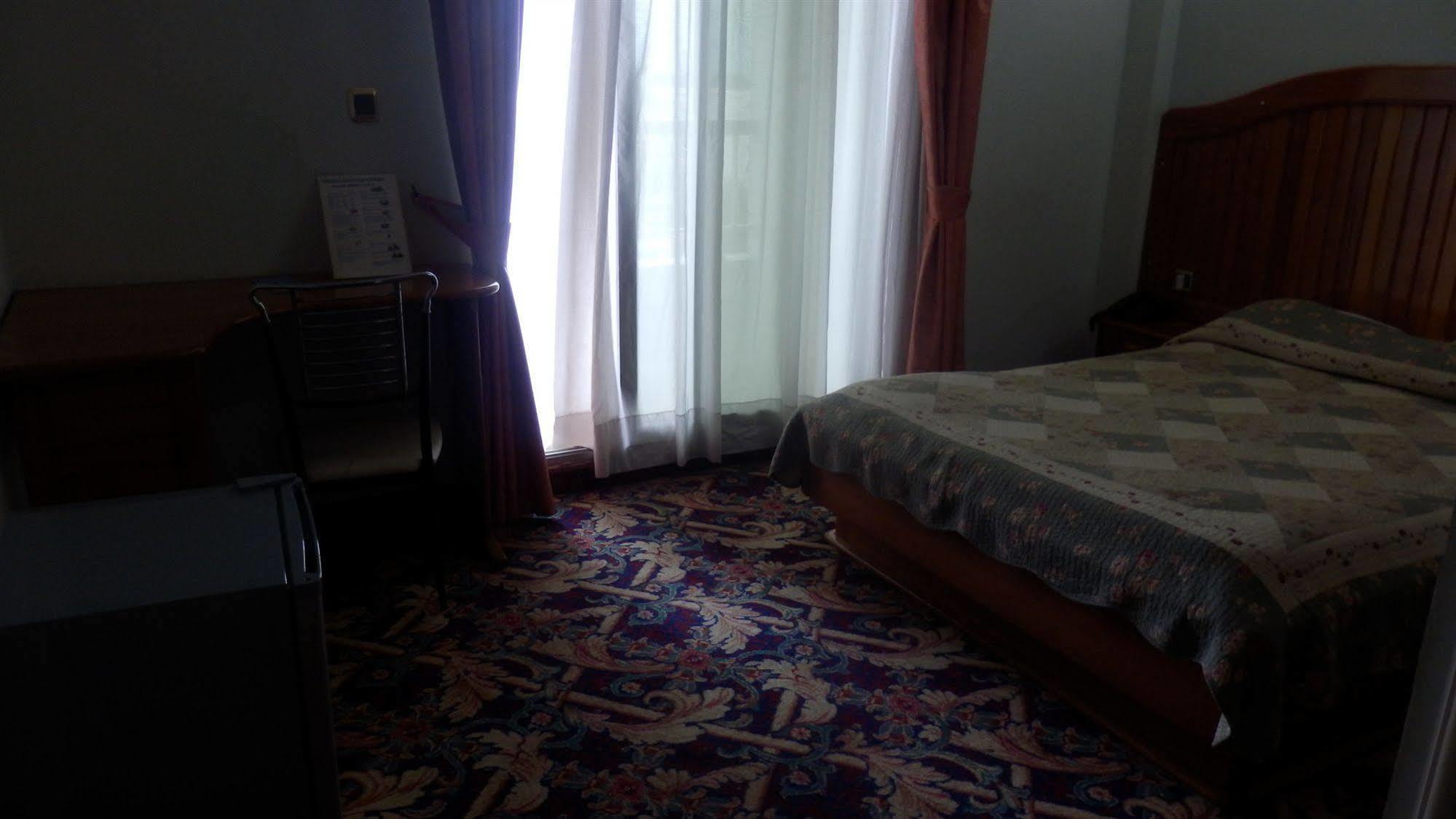 Hotel Royal Palace Douala Exterior photo
