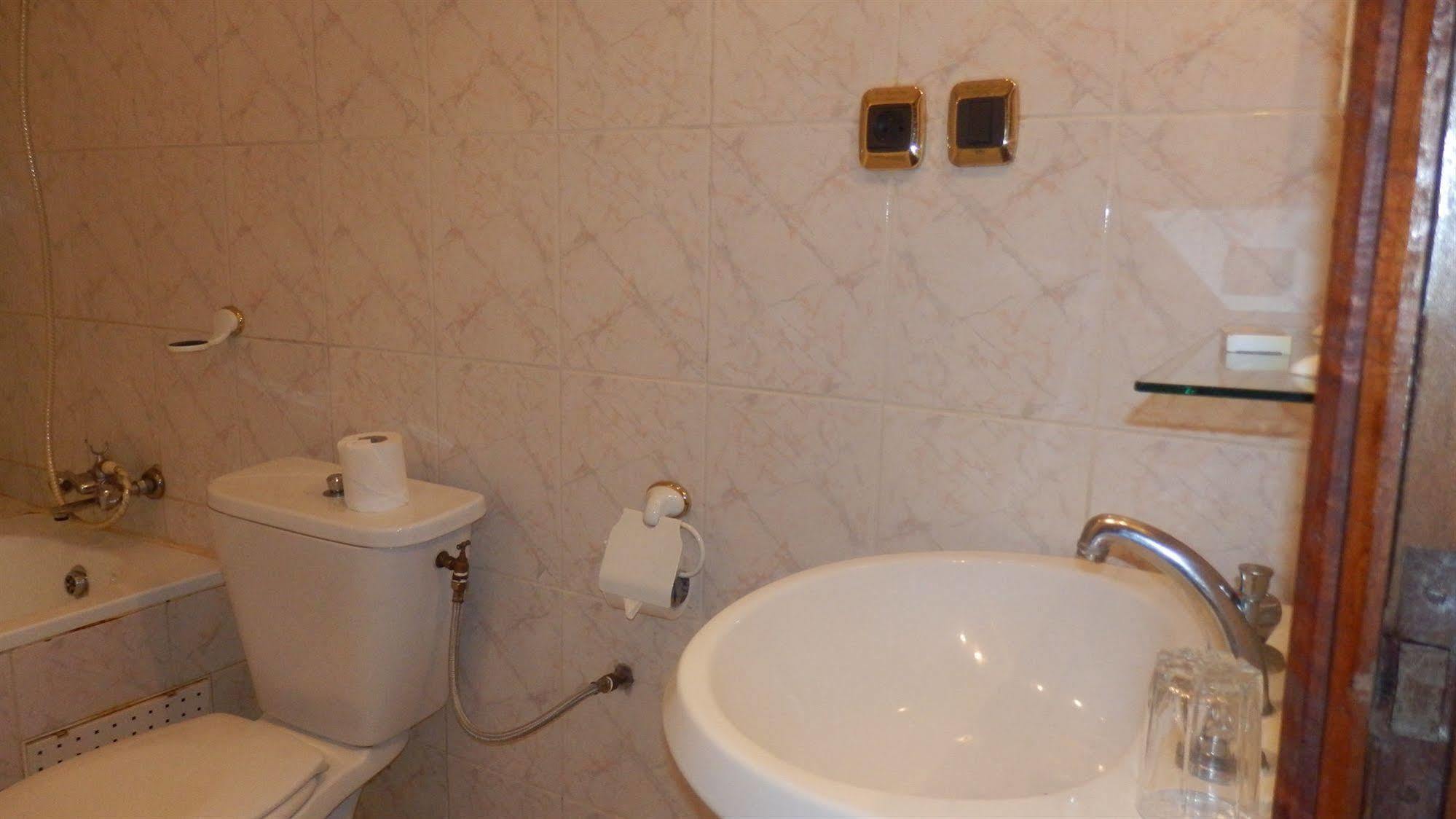 Hotel Royal Palace Douala Exterior photo